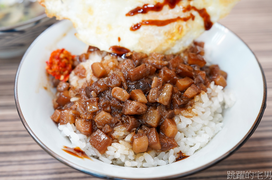 [花蓮美食]八方圓美食坊-超級好吃花蓮滷味飯推薦，中毒般的連吃4天停不了，還有清燉羊肉湯、藥膳牛雜、鱸魚湯等多種湯品，八方圓美食坊菜單 @跳躍的宅男