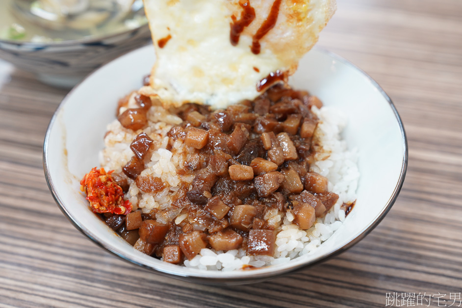 [花蓮美食]八方圓美食坊-超級好吃花蓮滷味飯推薦，中毒般的連吃4天停不了，還有清燉羊肉湯、藥膳牛雜、鱸魚湯等多種湯品，八方圓美食坊菜單