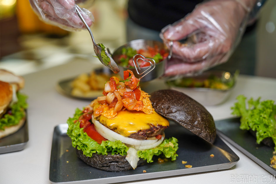 [花蓮美式餐廳]Yo’s Burger尤斯手作漢堡搬新家，紅白皮椅超級美式風，下午不休息還開到晚上10點! Yo’s Burger菜單