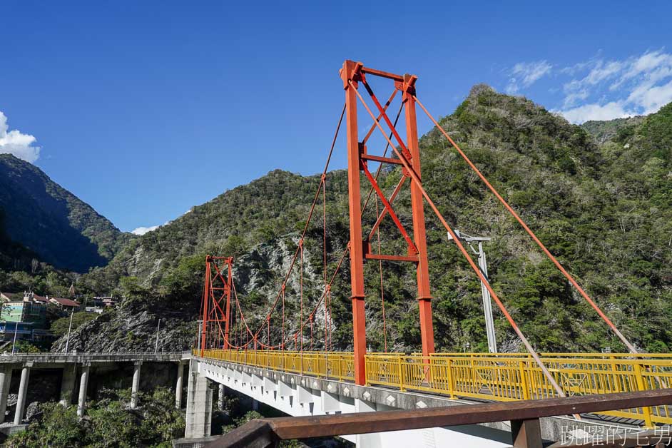 花蓮智慧站牌「一秒掌握公車動態」電子化即時到站資訊，旅遊行程時間不浪費，顯示多國語言，花蓮旅遊坐公車，花蓮景點衝起來!