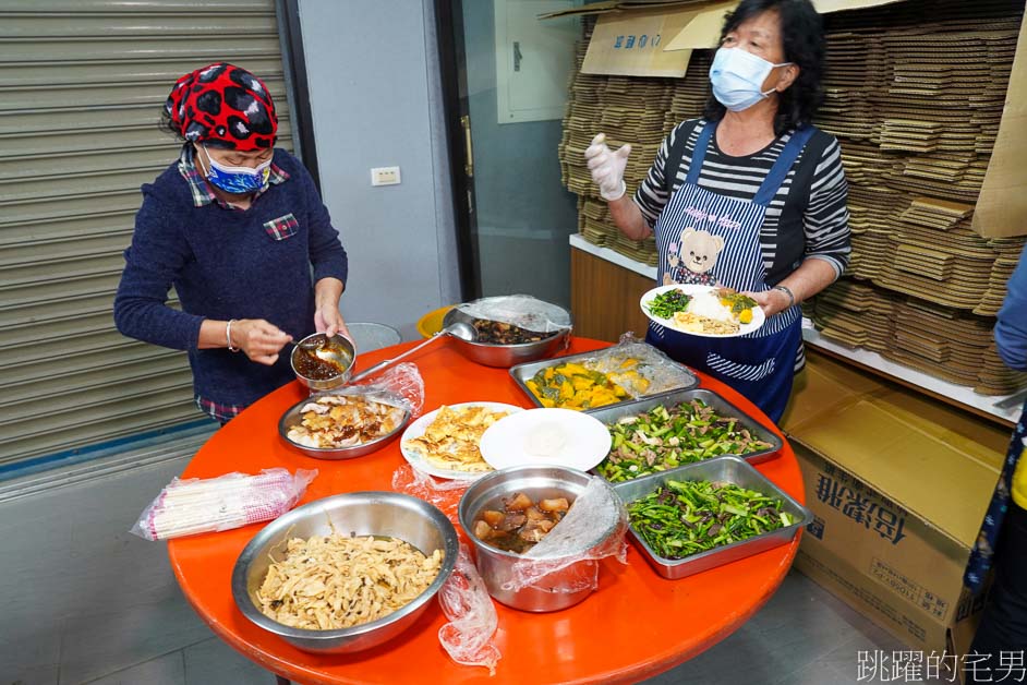 [玉里美食]阿婆樂餐廳-家常菜的美味「稻田邊的農家飯」自家做梅乾菜超級香，須先預訂，提供合菜便當，193縣道東豐露營區旁