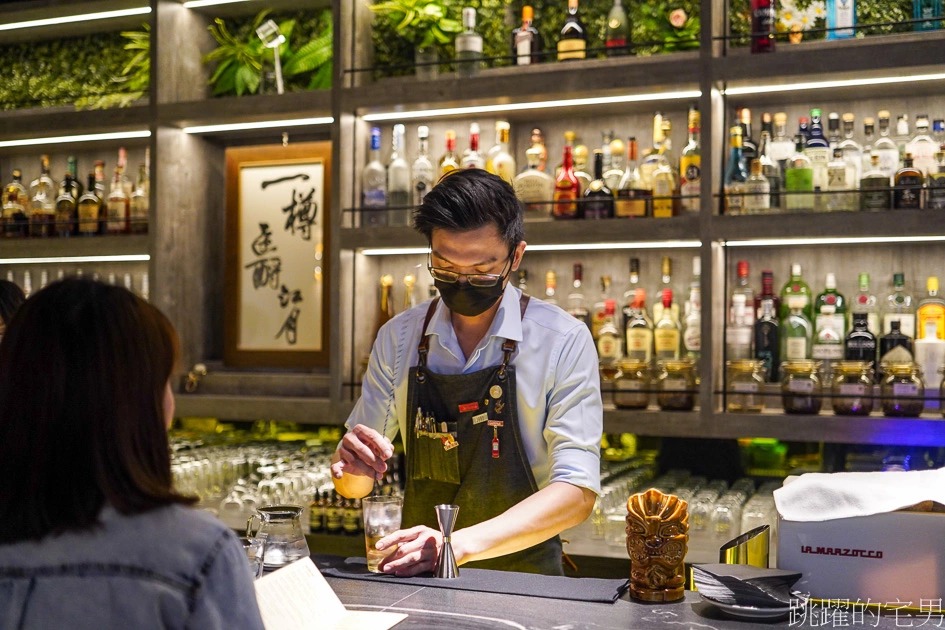 [花蓮酒吧懶人包]挑戰酒精路跑! 決戰花蓮酒吧，喝調酒shot啤酒通通來! 看我能一次喝幾間!