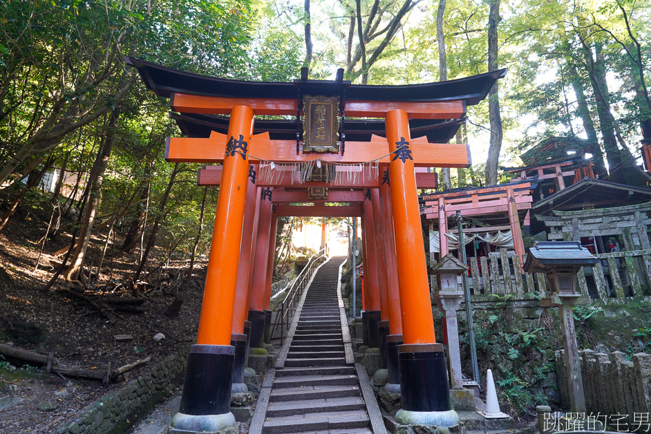 京都景點「伏見稻荷大社」山中萬座「千本鳥居」空無一人充滿神秘感