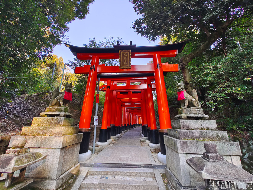 京都景點「伏見稻荷大社」山中萬座「千本鳥居」空無一人充滿神秘感