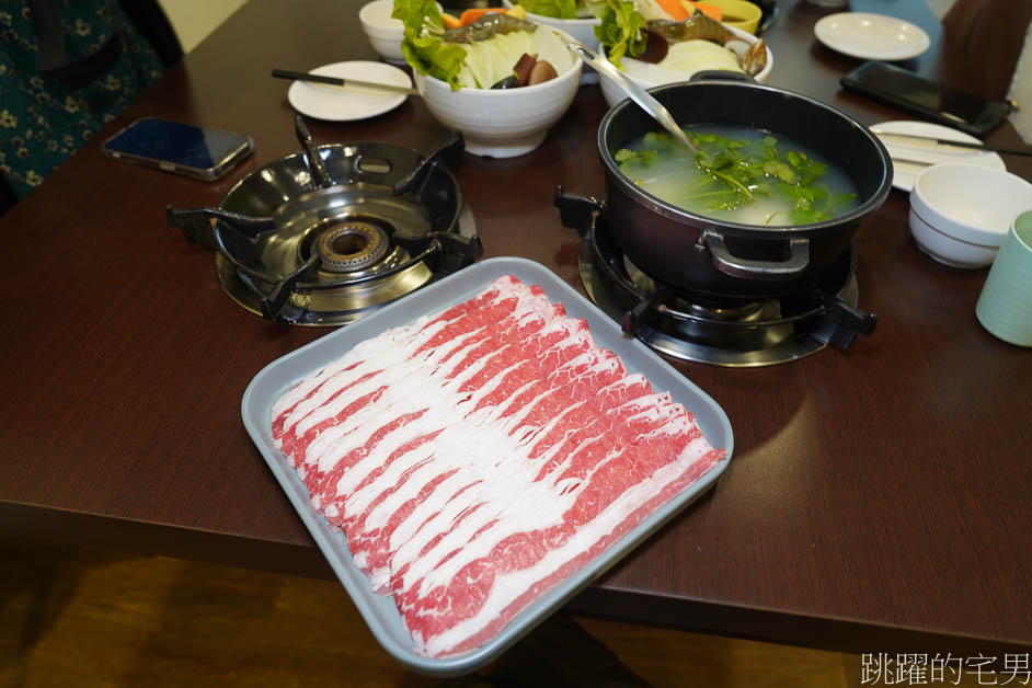 [花蓮美食]吉煲雞煲火鍋-香辣乾鍋很好吃，還能一鍋二吃超爽的，還有香菜皮蛋火鍋、沙爹鍋；花蓮火鍋推薦