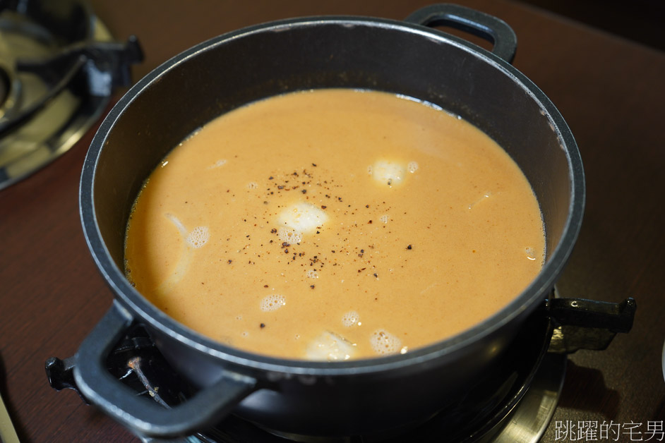 [花蓮美食]吉煲雞煲火鍋-香辣乾鍋很好吃，還能一鍋二吃超爽的，還有香菜皮蛋火鍋、沙爹鍋；花蓮火鍋推薦