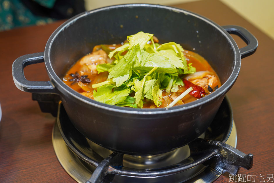 [花蓮美食]吉煲雞煲火鍋-香辣乾鍋很好吃，還能一鍋二吃超爽的，還有香菜皮蛋火鍋、沙爹鍋；花蓮火鍋推薦