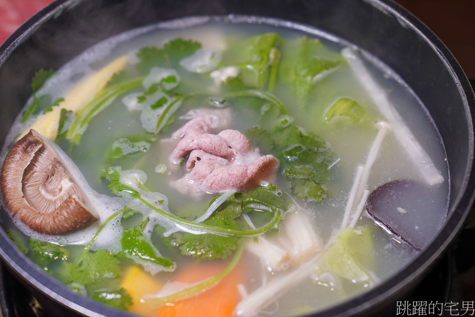 [花蓮美食]吉煲雞煲火鍋-香辣乾鍋很好吃，還能一鍋二吃超爽的，還有香菜皮蛋火鍋、沙爹鍋；花蓮火鍋推薦