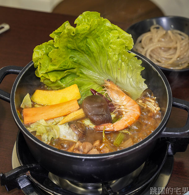 [花蓮美食]吉煲雞煲火鍋-香辣乾鍋很好吃，還能一鍋二吃超爽的，還有香菜皮蛋火鍋、沙爹鍋；花蓮火鍋推薦