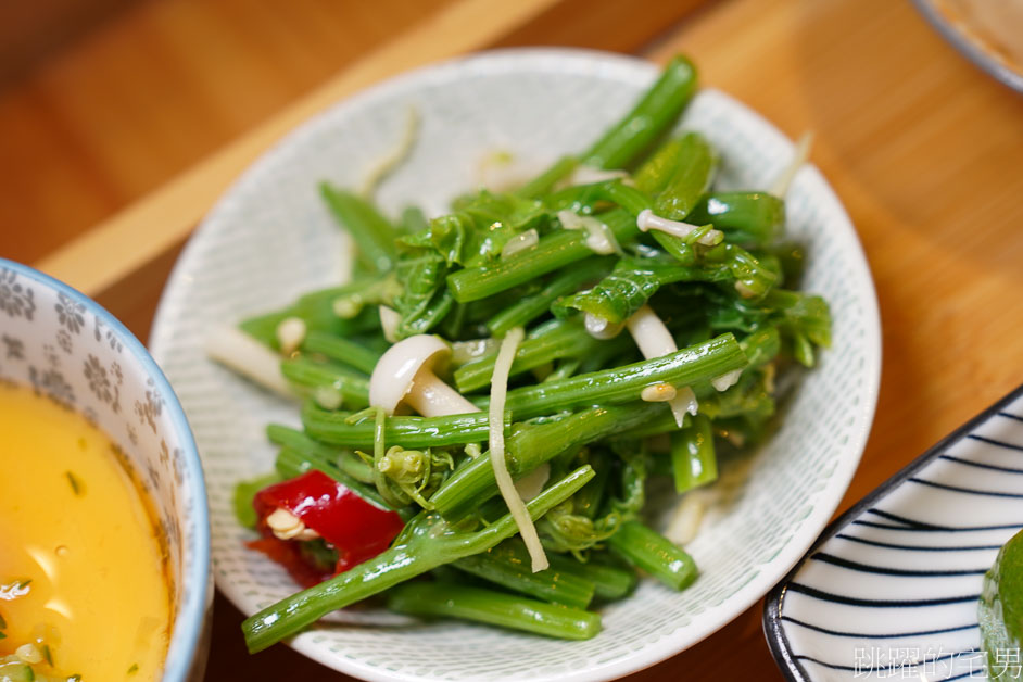 [七星潭美食]安口食堂-大豬排看了有夠爽，鬼頭刀魚鮮嫩可口，不能訂位大家早點去! 花蓮寵物餐廳