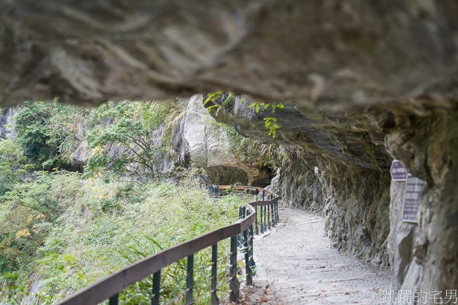 太魯閣景點「砂卡噹步道」沁藍溪水靜謐而神祕，步道平緩景色優美，太魯閣親子步道，太魯閣必走步道，太魯閣步道推薦