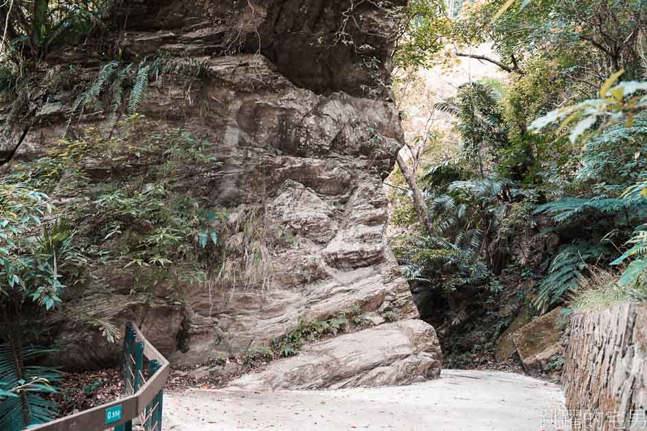 太魯閣景點「砂卡噹步道」沁藍溪水靜謐而神祕，步道平緩景色優美，太魯閣親子步道，太魯閣必走步道，太魯閣步道推薦