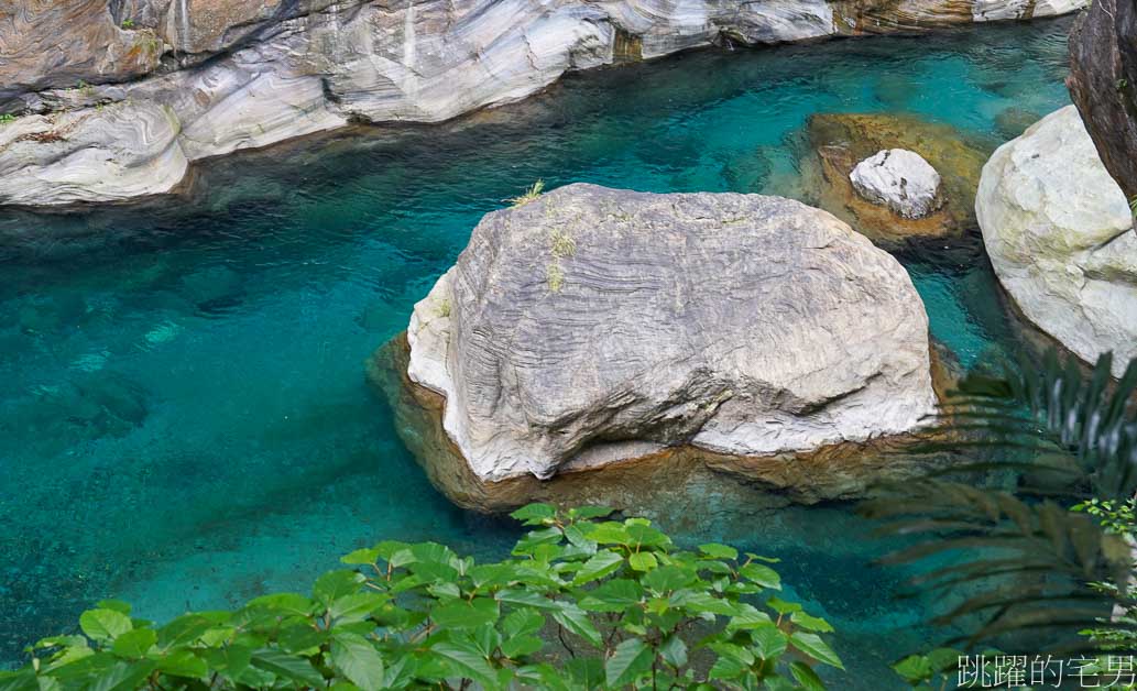 太魯閣景點「砂卡噹步道」沁藍溪水靜謐而神祕，步道平緩景色優美，太魯閣親子步道，太魯閣必走步道，太魯閣步道推薦