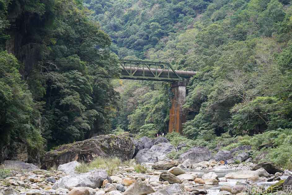 太魯閣景點「砂卡噹步道」沁藍溪水靜謐而神祕，步道平緩景色優美，太魯閣親子步道，太魯閣必走步道，太魯閣步道推薦