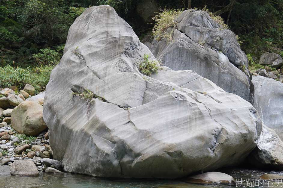 太魯閣景點「砂卡噹步道」沁藍溪水靜謐而神祕，步道平緩景色優美，太魯閣親子步道，太魯閣必走步道，太魯閣步道推薦