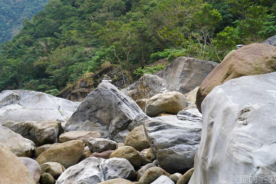 太魯閣景點「砂卡噹步道」沁藍溪水靜謐而神祕，步道平緩景色優美，太魯閣親子步道，太魯閣必走步道，太魯閣步道推薦