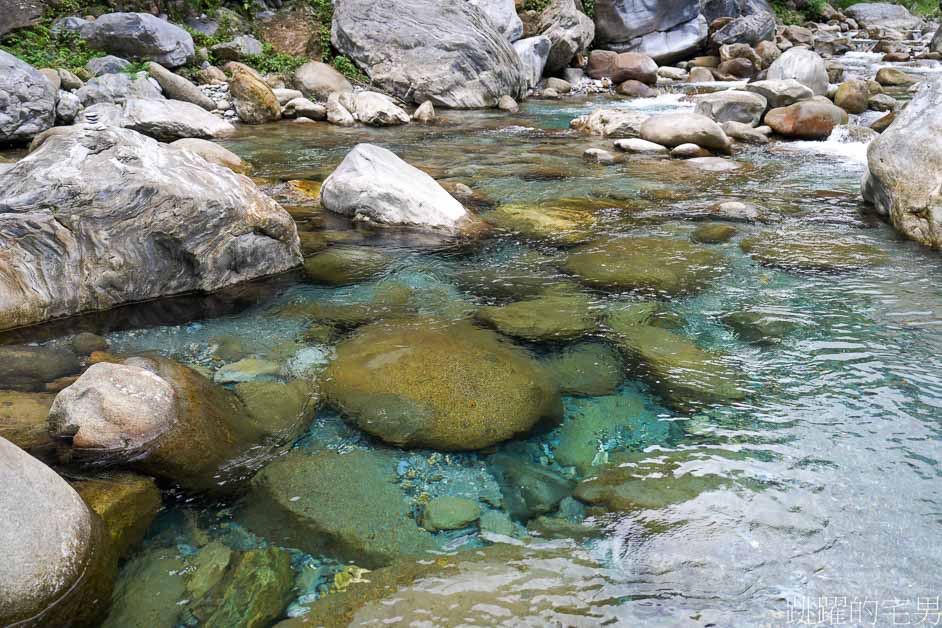 太魯閣景點「砂卡噹步道」沁藍溪水靜謐而神祕，步道平緩景色優美，太魯閣親子步道，太魯閣必走步道，太魯閣步道推薦