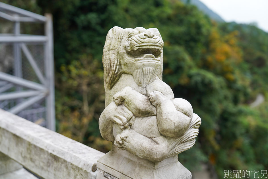 太魯閣景點「砂卡噹步道」沁藍溪水靜謐而神祕，步道平緩景色優美，太魯閣親子步道，太魯閣必走步道，太魯閣步道推薦