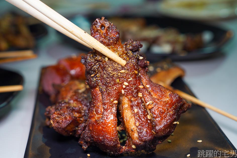 [吉安美食]東北燒烤花蓮店-意外好吃的花蓮烤肉，孜然香得剛剛好，烤茄子、琵琶骨必點! 吉安黃昏市場美食，花蓮宵夜