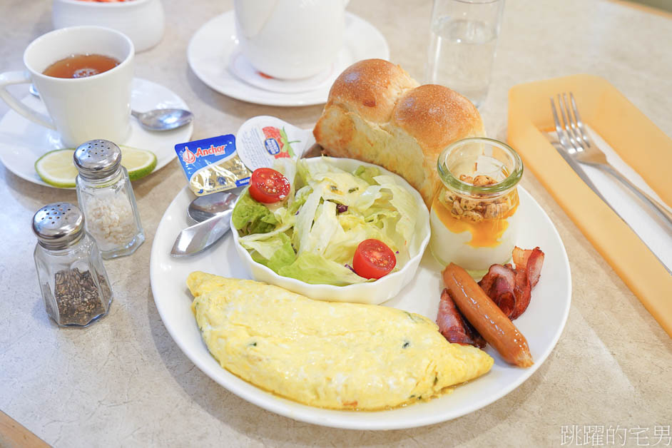 [中正區美食]樂雅樂餐廳站前店-台北火車站附近美食推薦，空間大咖啡無限續杯，樂雅樂早餐價格實惠，台北不限時餐廳