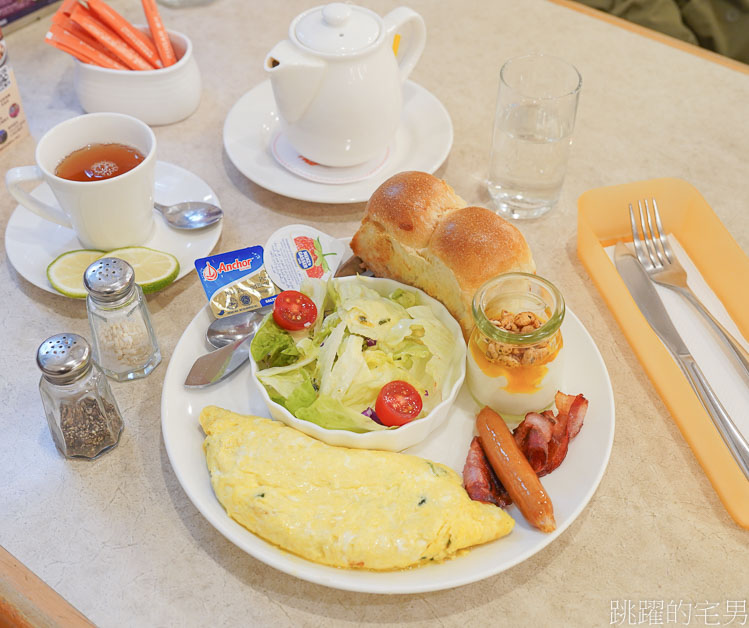 [中正區美食]樂雅樂餐廳站前店-台北火車站附近美食推薦，空間大咖啡無限續杯，樂雅樂早餐價格實惠，台北不限時餐廳