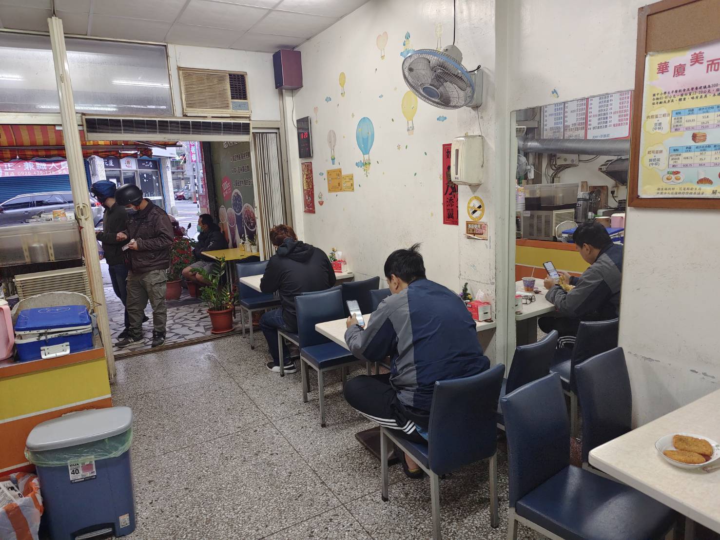 花蓮早餐大份量炒麵加厚肉排太犯規啦! 米粉羹、抓餅、法式吐司都很可以唷-花蓮德安美而美，2023德安美而美菜單