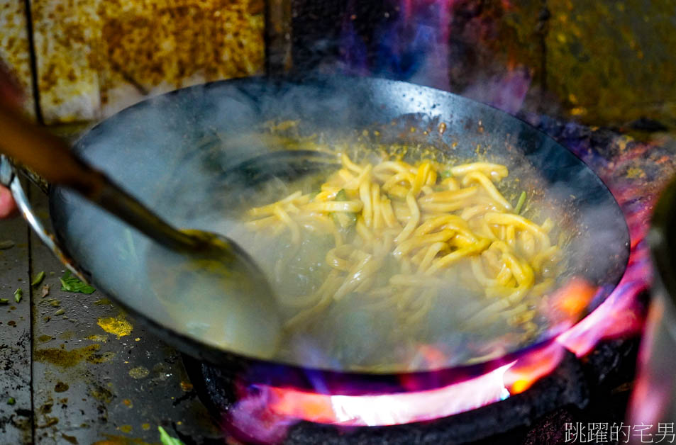 [基隆美食]阿祿咖哩沙茶專賣店-基隆咖哩炒麵推薦，清麵30元好吃又便宜，炸三鮮必點!