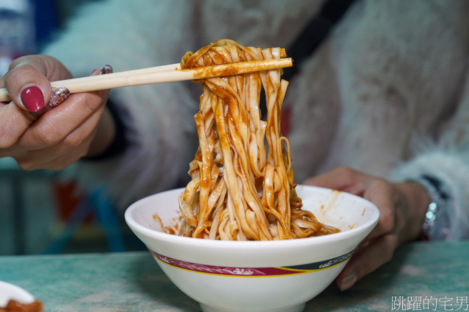 [三重美食]阿珠小吃-滿滿蒜香乾麵我的愛，古早味油飯更是必吃，便宜新北小吃推薦