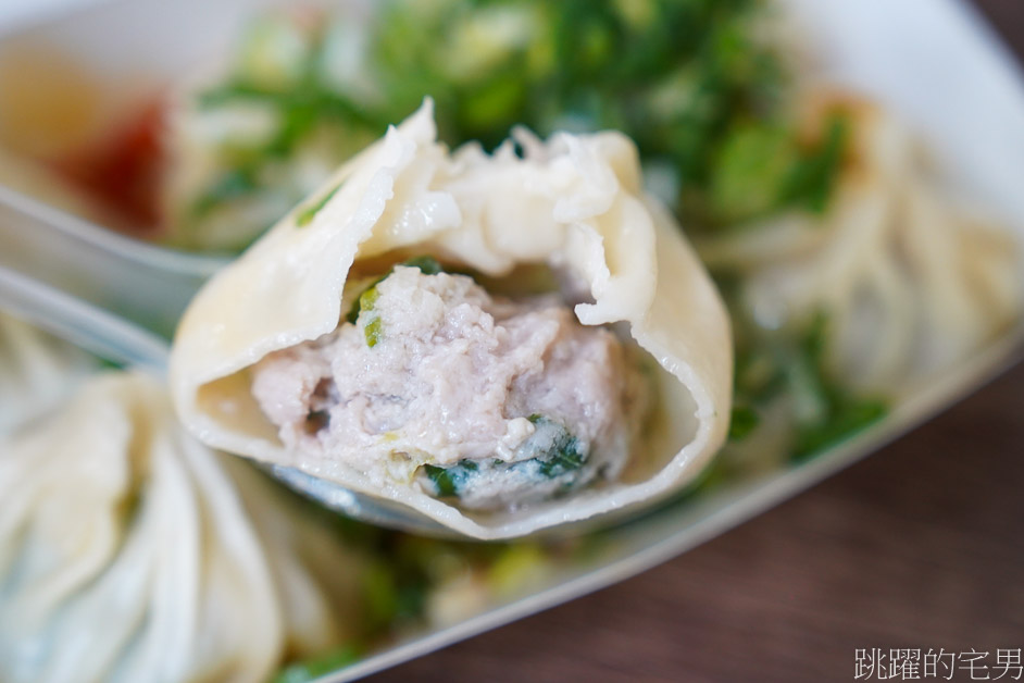 頭份美食「鮮肉湯包」連在地人都推薦排隊小吃，蔥花還能隨你加，苗栗美食