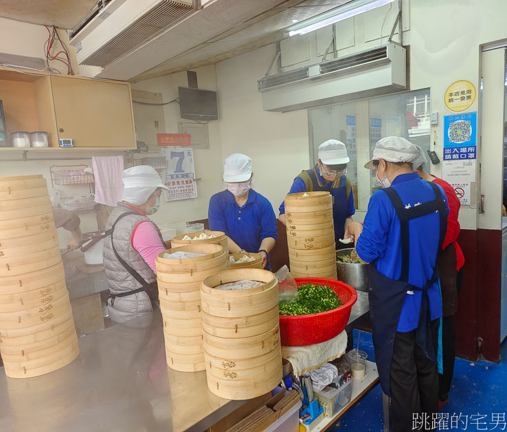 頭份美食「鮮肉湯包」連在地人都推薦排隊小吃，蔥花還能隨你加，苗栗美食