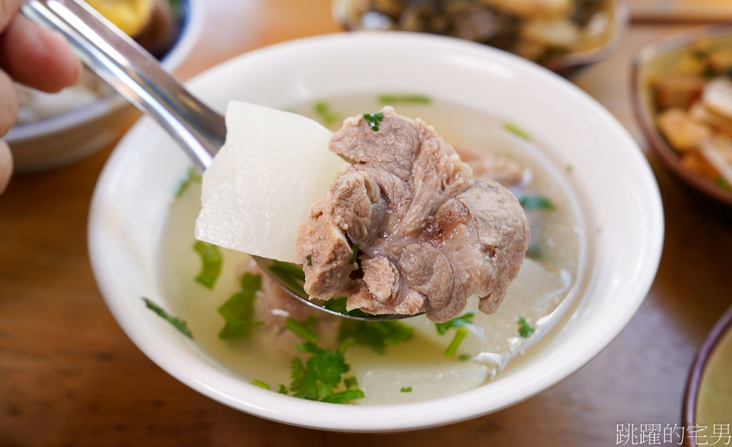 玉里超好吃滷肉飯，提供愛心待用餐，老闆還上山煮飯給行動不便的老人吃