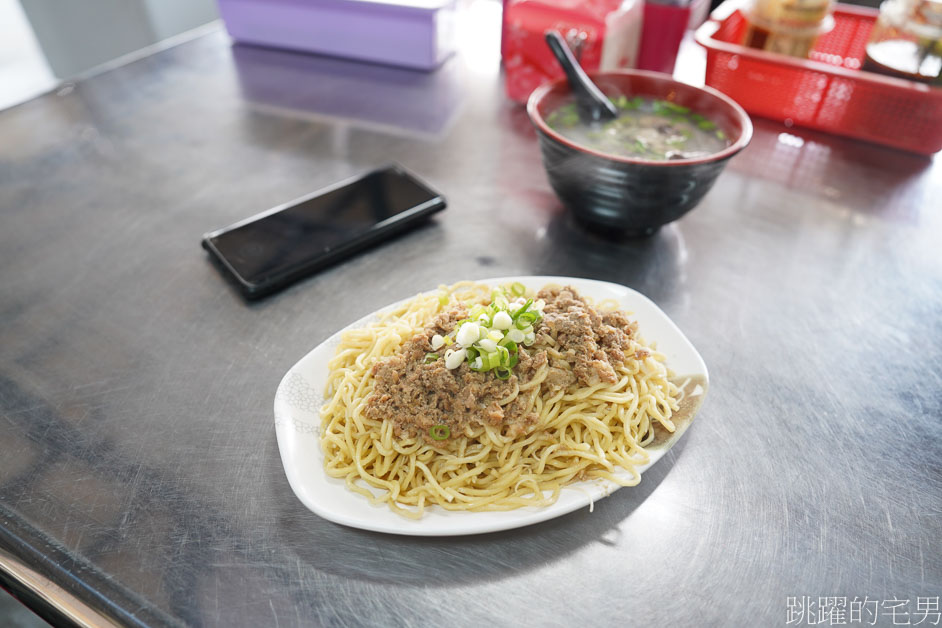 [花蓮早餐]豬老爹早午餐-豬肉攤直營早午餐，溫體豬肉就是好吃，豬血湯滿滿料有夠爽， 大份量炒麵吃很飽，吉安早餐