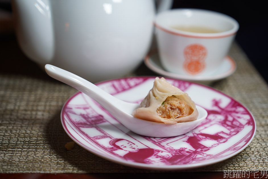 [澳門美食]上葡京茶樓-瞬間穿越懷舊港式飲茶時光，令人驚豔的創意設計，一盅兩件、傳統點心車完美融合，澳門茶樓必試！