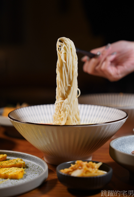 東區美食「休憩Ramen&Bar」酒吧&凌晨3點深夜拉麵店，喝完酒吃碗拉麵有夠舒服，國父紀念館美食、台北拉麵