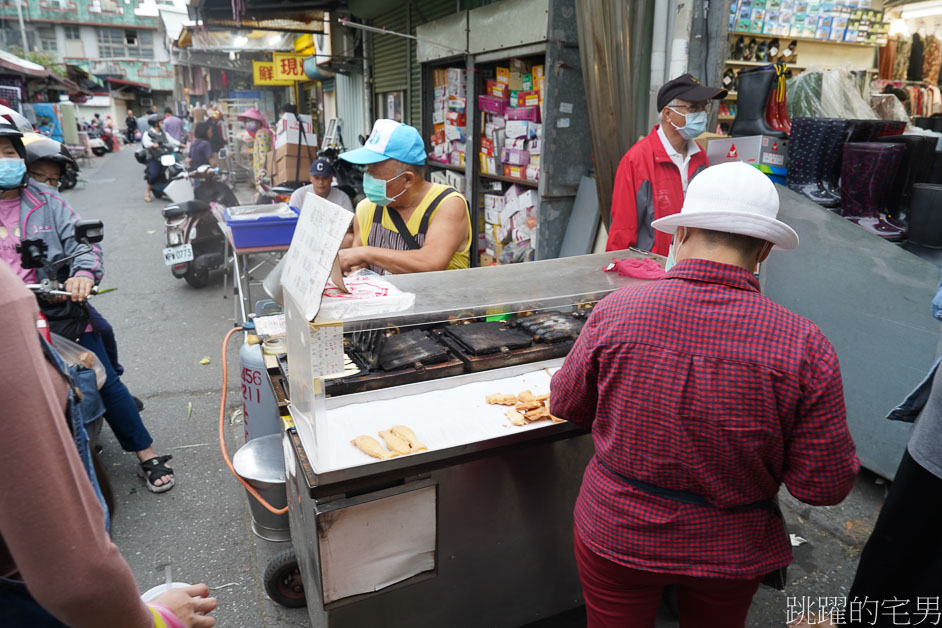 [花蓮雞蛋糕]花蓮吉安黃昏市場雞蛋糕-古早味雞蛋糕10個20元，每天只開2個半小時，吉安美食