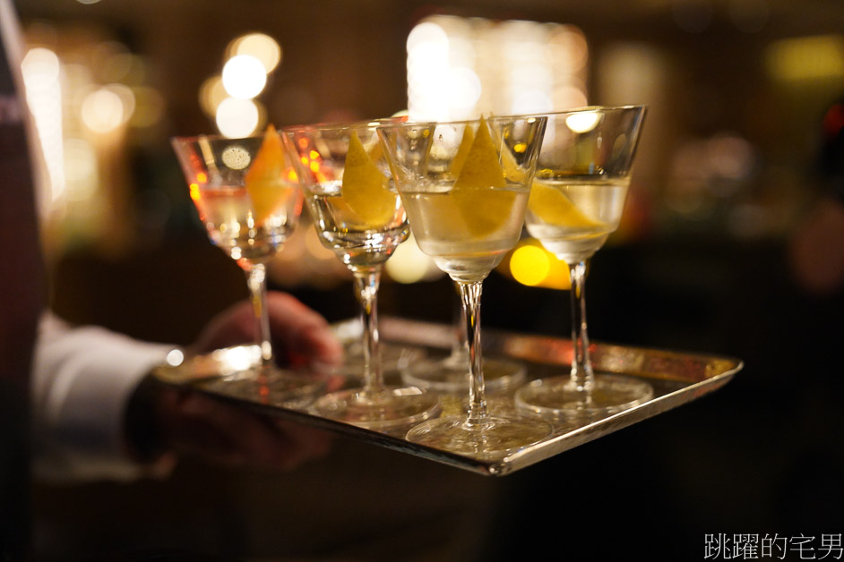 世界著名的酒吧之一「澳門瑞吉酒吧」品味與奢華的結合，現場演奏爵士樂享受度假時刻