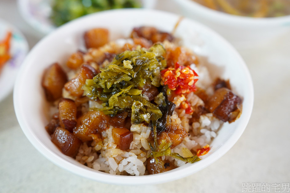 台北滷肉飯推薦「香滿園 」雙連捷運美食推薦，酸菜魯肉飯滿口膠質，大同區美食