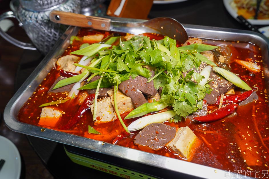 [花蓮美食]泰好食（中泰創意料理）花蓮有包廂餐廳，一桌能坐15人還能唱歌ㄟ!!! 必吃綠咖哩、椒麻雞、麻辣鴨血、金沙苦瓜，花蓮泰式料理