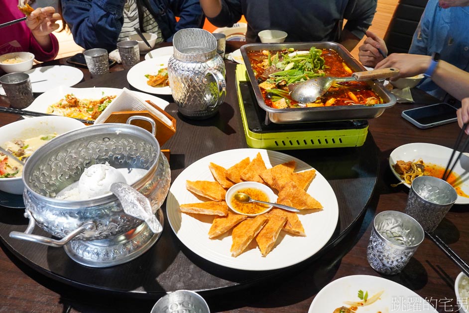 [花蓮美食]泰好食（中泰創意料理）花蓮有包廂餐廳，一桌能坐15人還能唱歌ㄟ!!! 必吃綠咖哩、椒麻雞、麻辣鴨血、金沙苦瓜，花蓮泰式料理