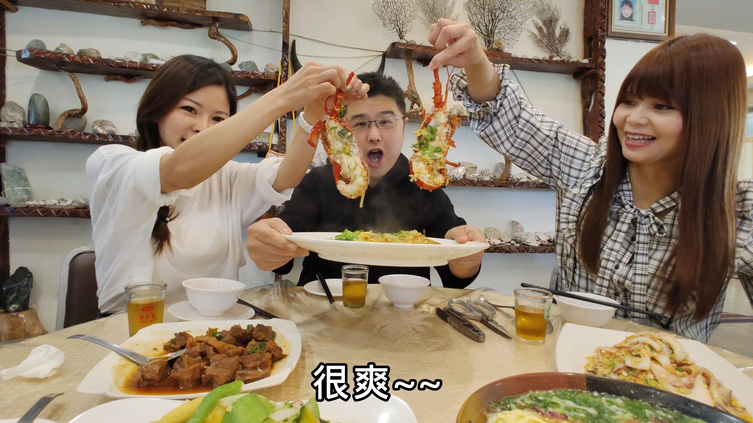 花蓮美食懶人包! 無法訂位海鮮餐廳，深夜裡的炸糯米腸螃蟹， 求好運還要順路拍網美照，花蓮美食2天1夜美食景點，花蓮vlog @跳躍的宅男