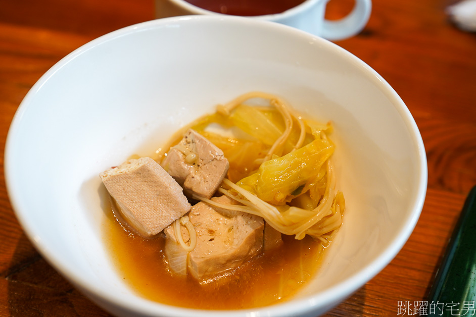 花蓮素食吃到飽「蝸牛蔬食」環境舒服，藍帶廚師進駐的素食餐廳