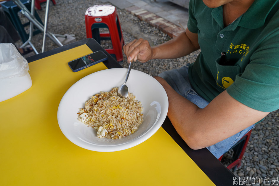 [吉安美食]豐炒飯炒麵專賣店-沒招牌用餐時間卻停滿機車，炒飯粒粒分明一點都不油，櫻花蝦炒飯推薦