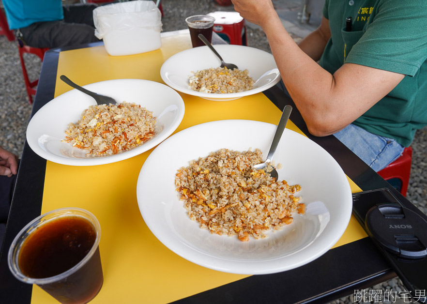 [吉安美食]豐炒飯炒麵專賣店-沒招牌用餐時間卻停滿機車，炒飯粒粒分明一點都不油，櫻花蝦炒飯推薦