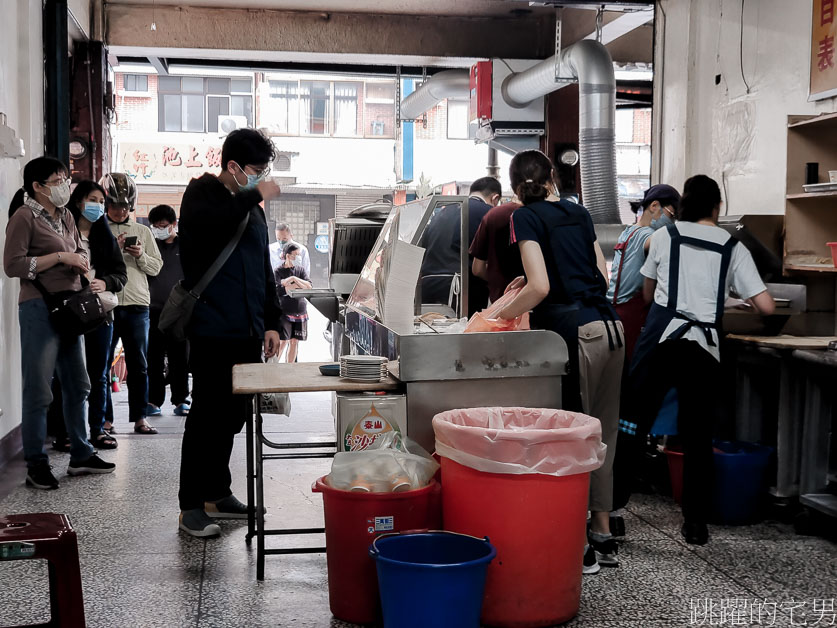 [花蓮早餐]一品坊早點-排隊人潮有夠扯，就是要買內餡塞滿的紮實餡餅!  毫無縫隙也太猛