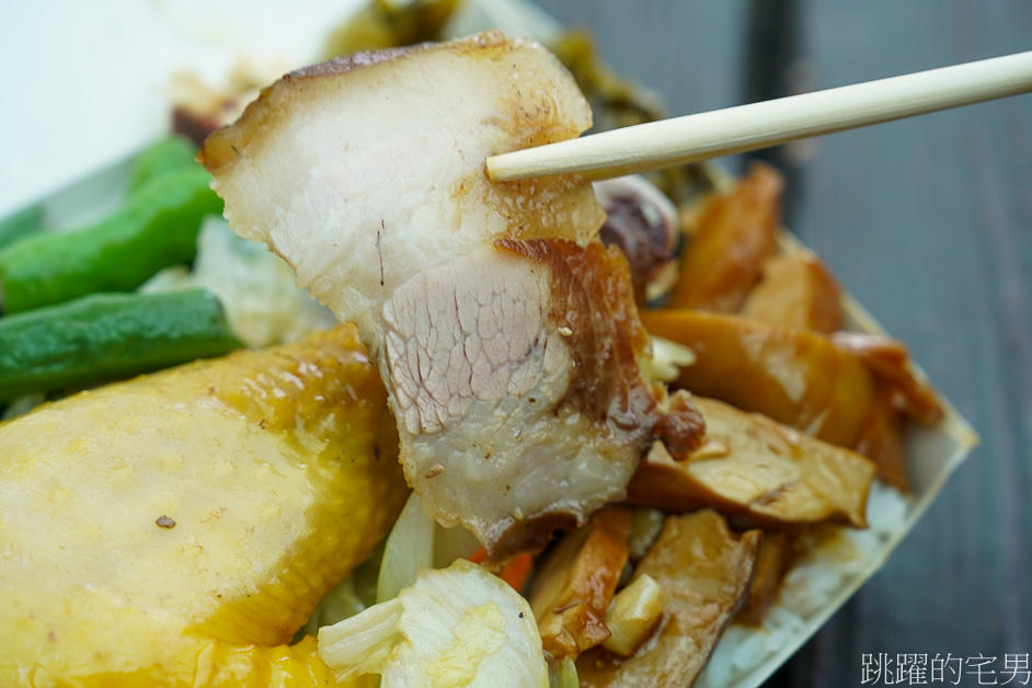 [秀林美食]太魯閣一家村食堂-太魯閣美食吃起來，土雞肉油脂豐富，一吃就知道是新鮮現做，份量飽足，花蓮便當推薦!