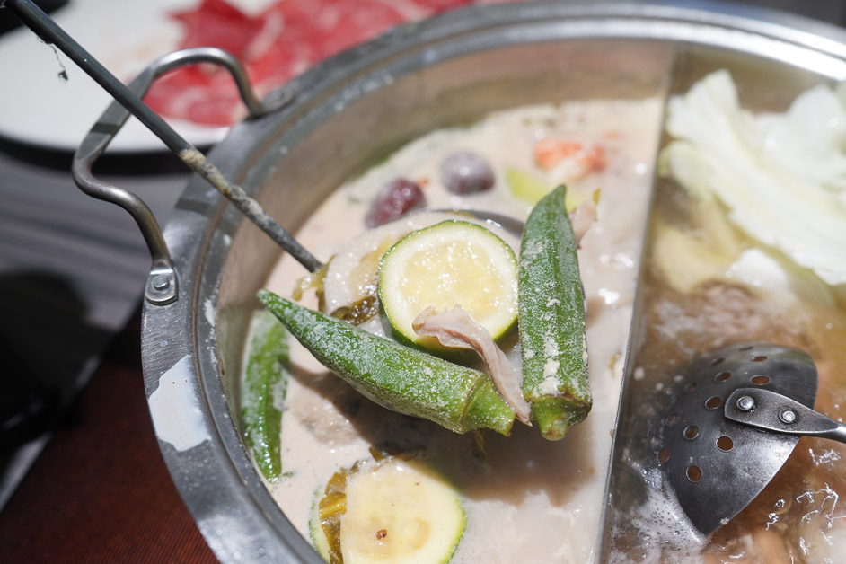 [花蓮吃到飽]幸福早一點點「照豫坊港式麻辣鴛鴦火鍋」獨特鍋底、胡椒豬肚、港式花雕雞，花蓮火鍋自助吧吃到飽 @跳躍的宅男