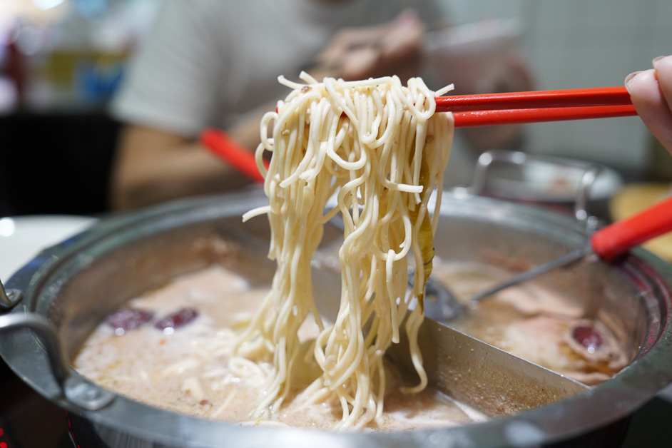 [花蓮吃到飽]幸福早一點點「照豫坊港式麻辣鴛鴦火鍋」獨特鍋底、胡椒豬肚、港式花雕雞，花蓮火鍋吃到飽