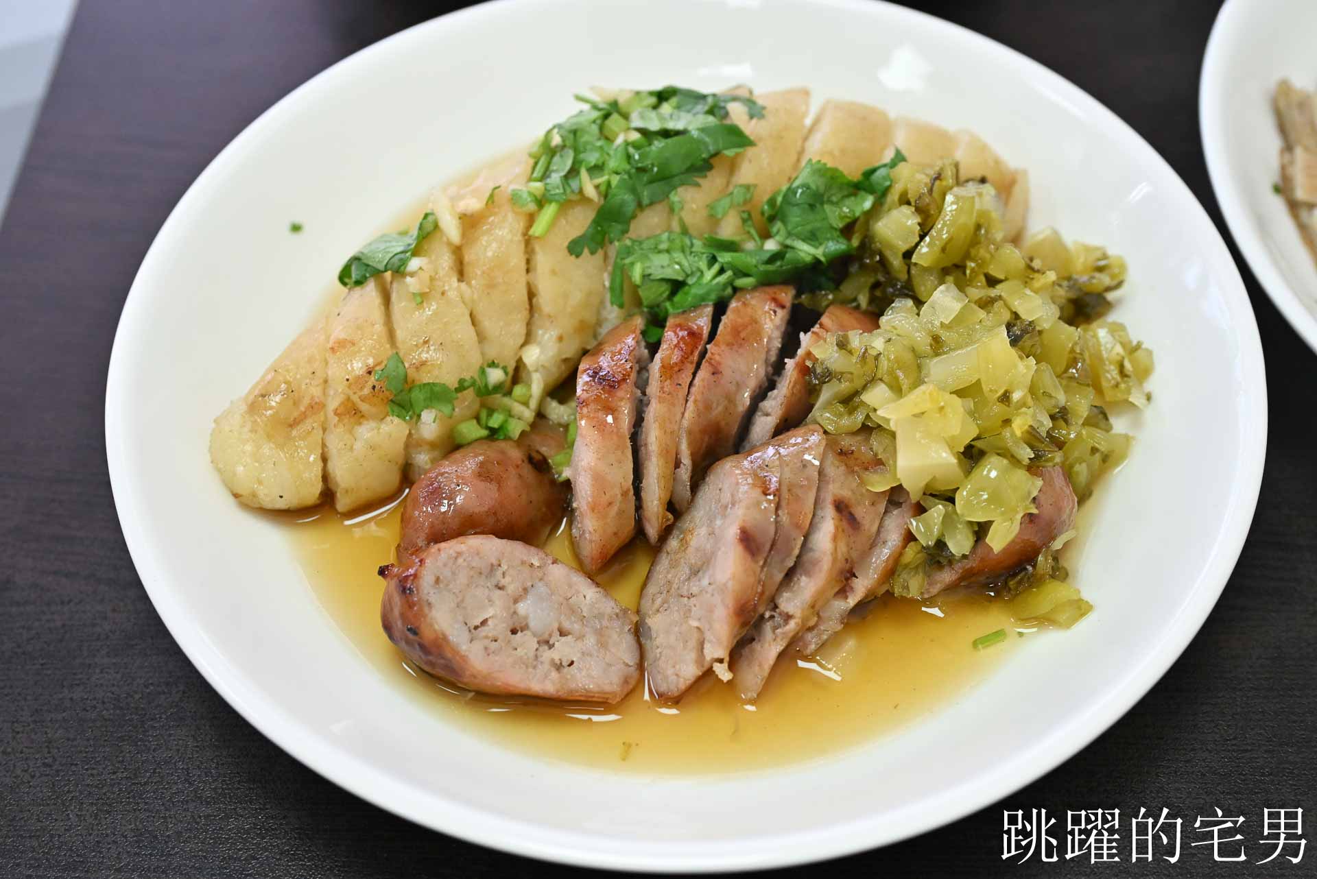 [花蓮美食]福建街香腸-朋友來我一定帶來吃花蓮50年老店香腸，大份糯米腸配酒香香腸，炭烤大腸頭超犯規