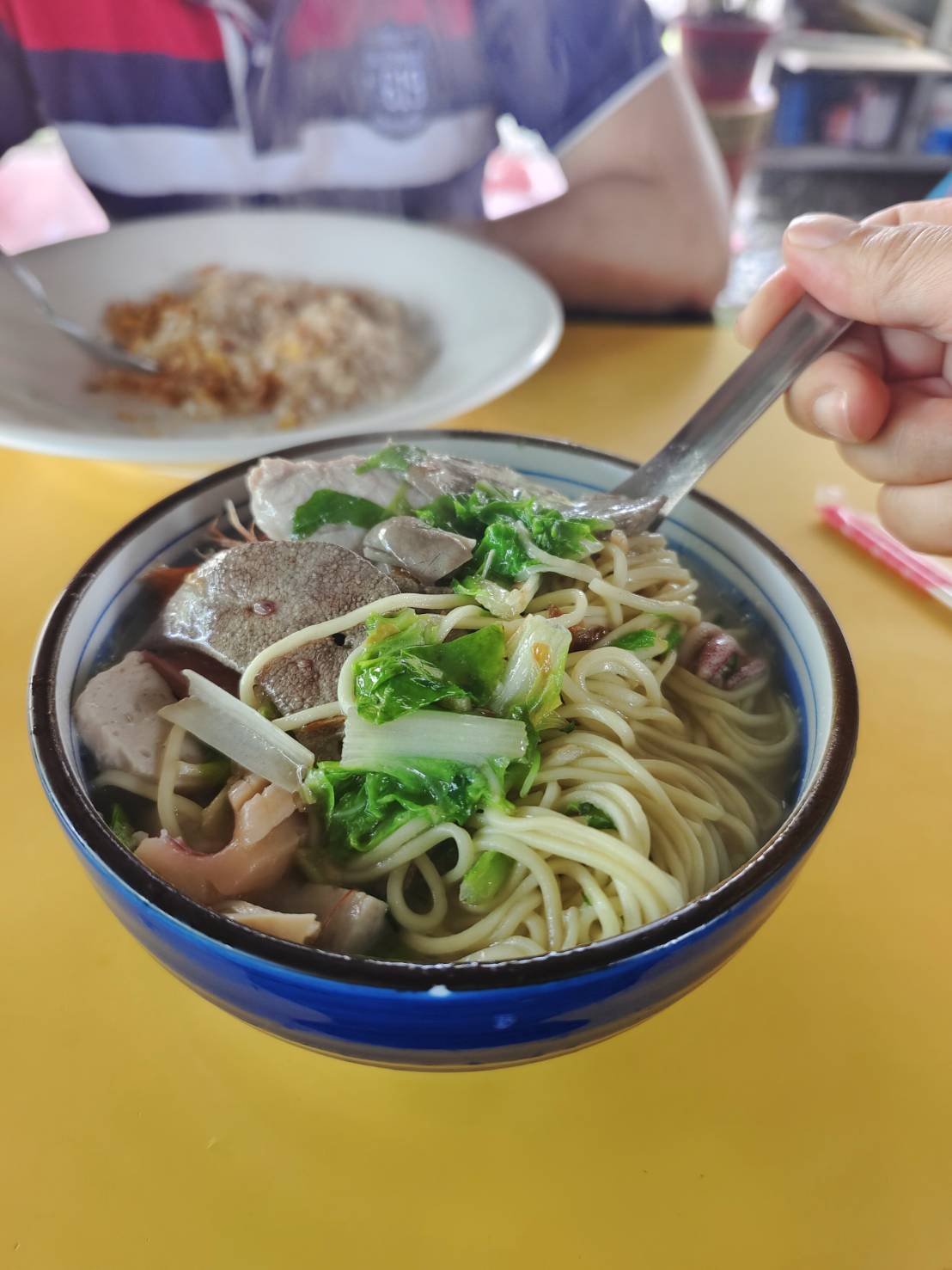 [吉安美食]豐炒飯炒麵專賣店-沒招牌用餐時間卻停滿機車，炒飯粒粒分明一點都不油，櫻花蝦炒飯推薦