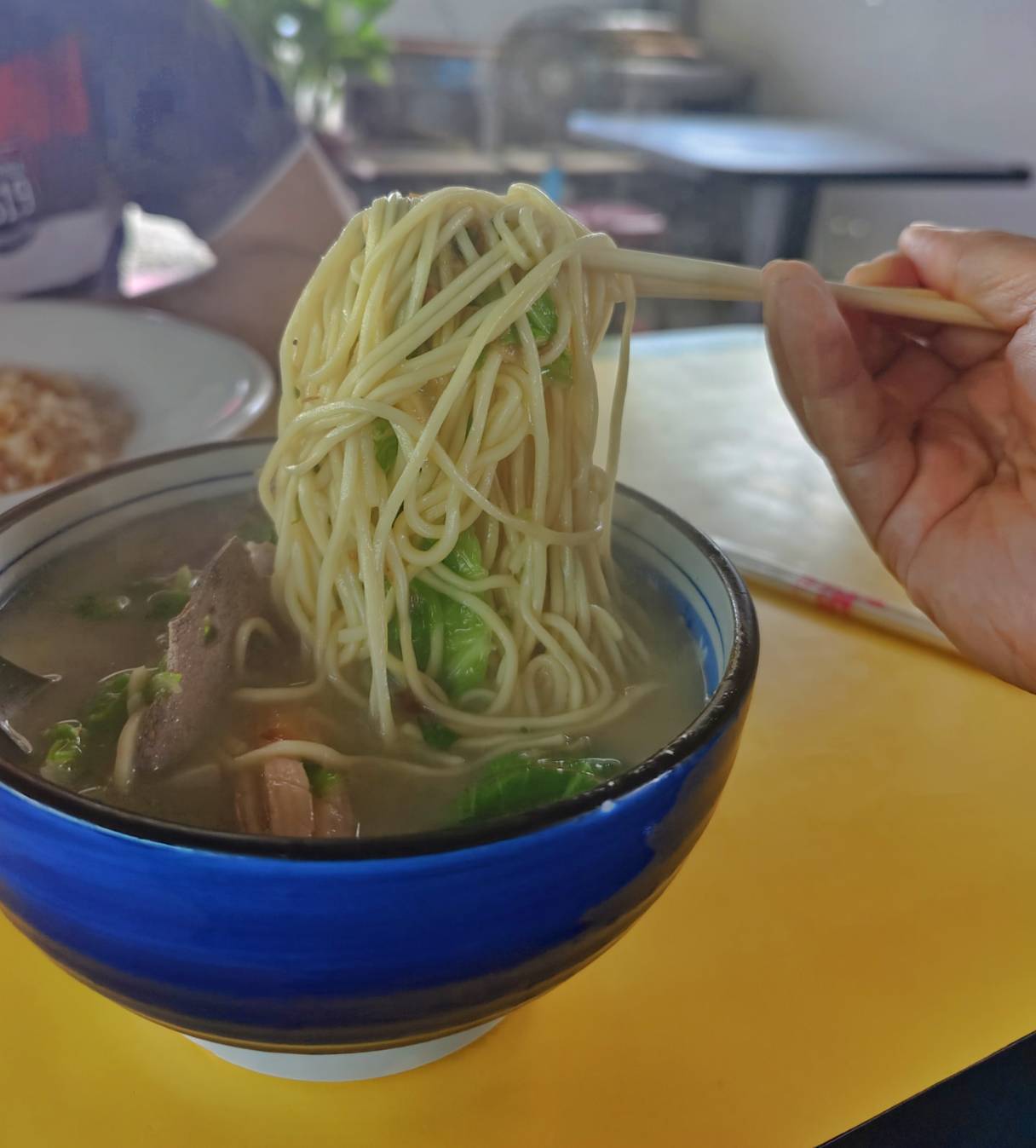 [吉安美食]豐炒飯炒麵專賣店-沒招牌用餐時間卻停滿機車，炒飯粒粒分明一點都不油，櫻花蝦炒飯推薦